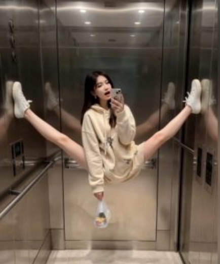 AI生成电梯一字马美女制作教程，条条流量上万，别再在外面被割韭菜了，全流程实操-无痕资源库